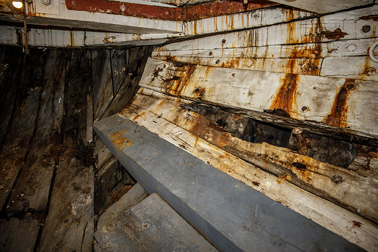 Decay to wood inside a ship